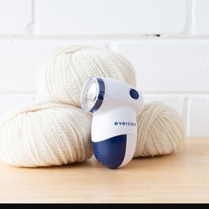 Evercare Fabric Shaver Fuzz Remover Blue & White